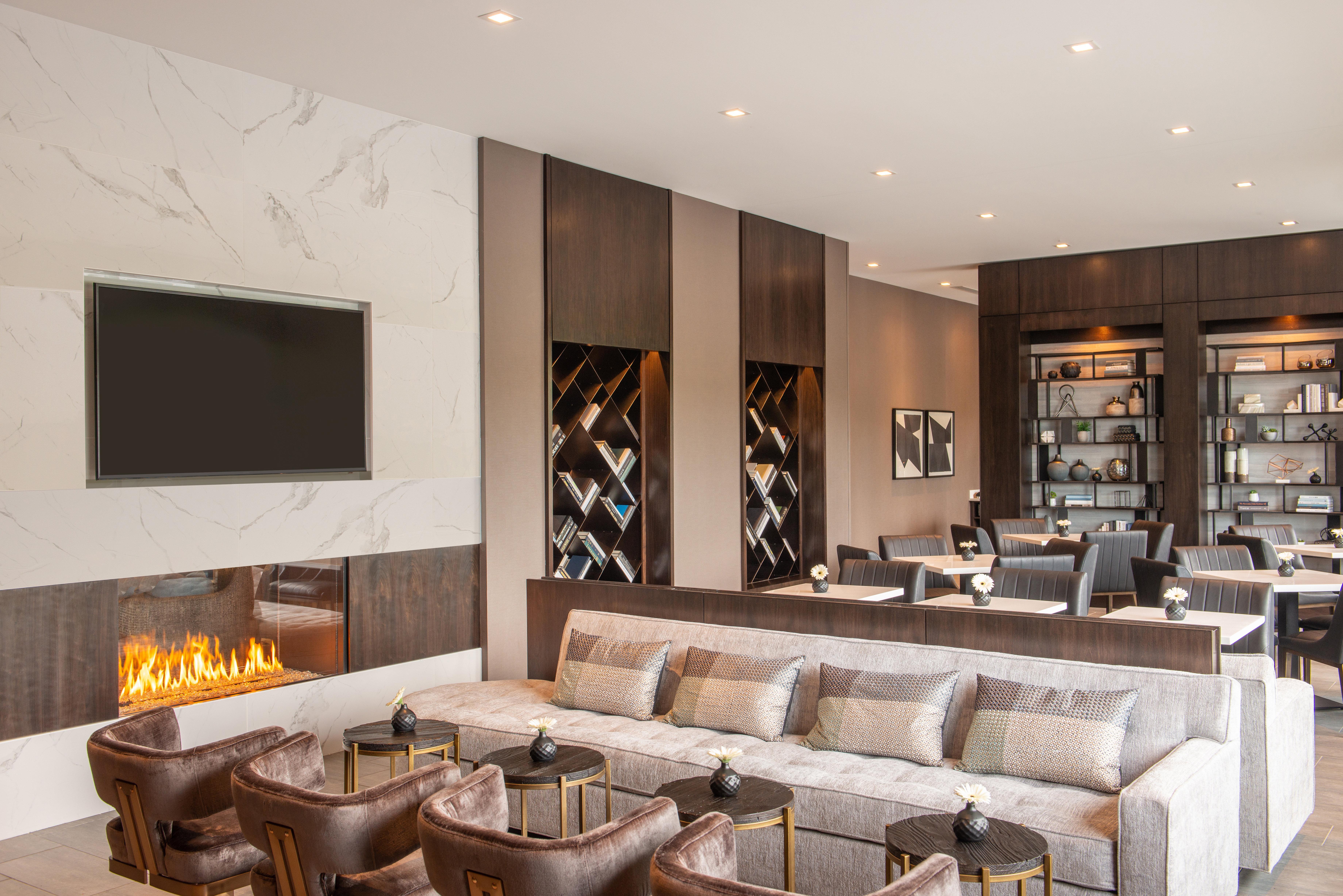 Holiday Inn Boston Logan Airport - Chelsea By Ihg Экстерьер фото