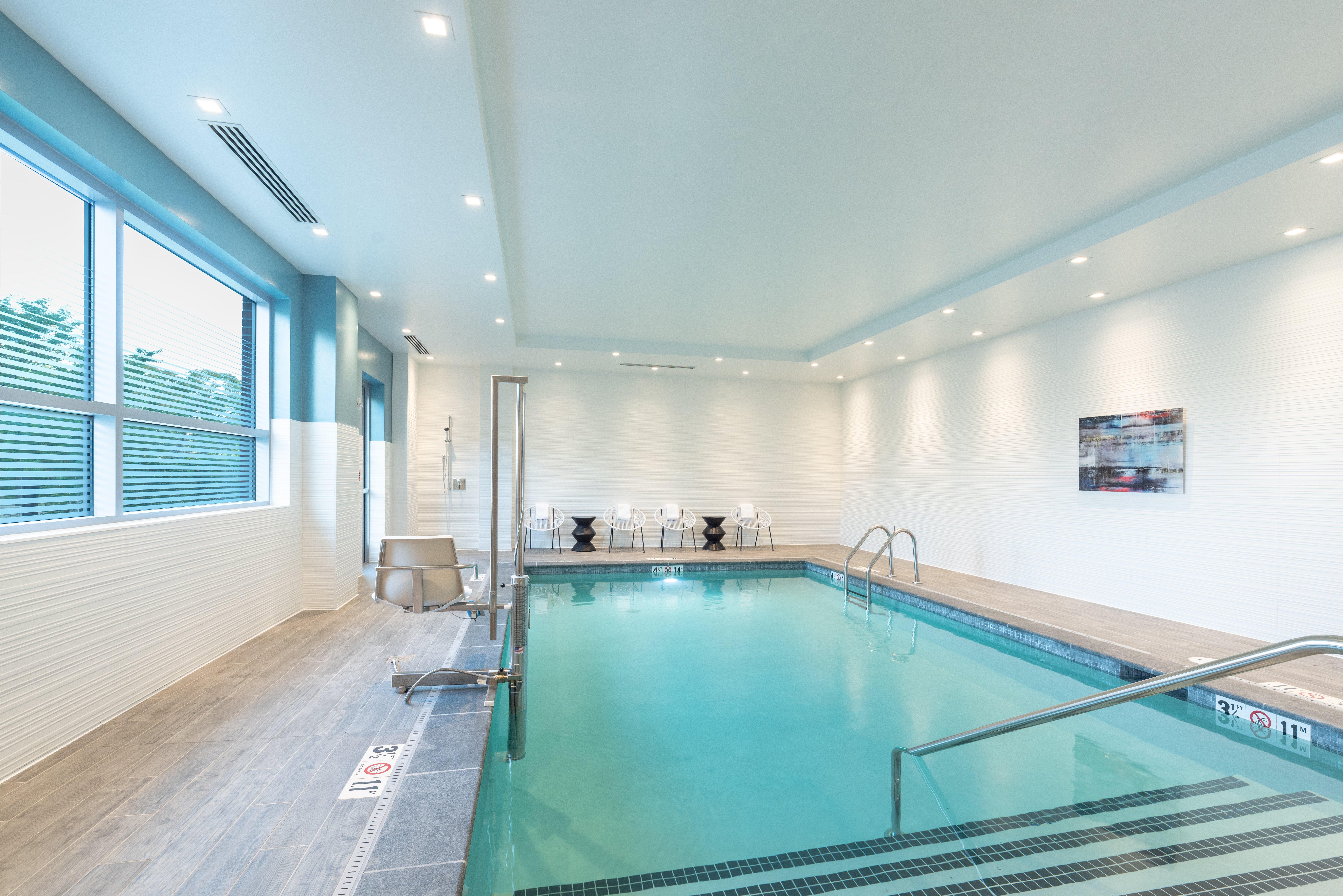 Holiday Inn Boston Logan Airport - Chelsea By Ihg Экстерьер фото