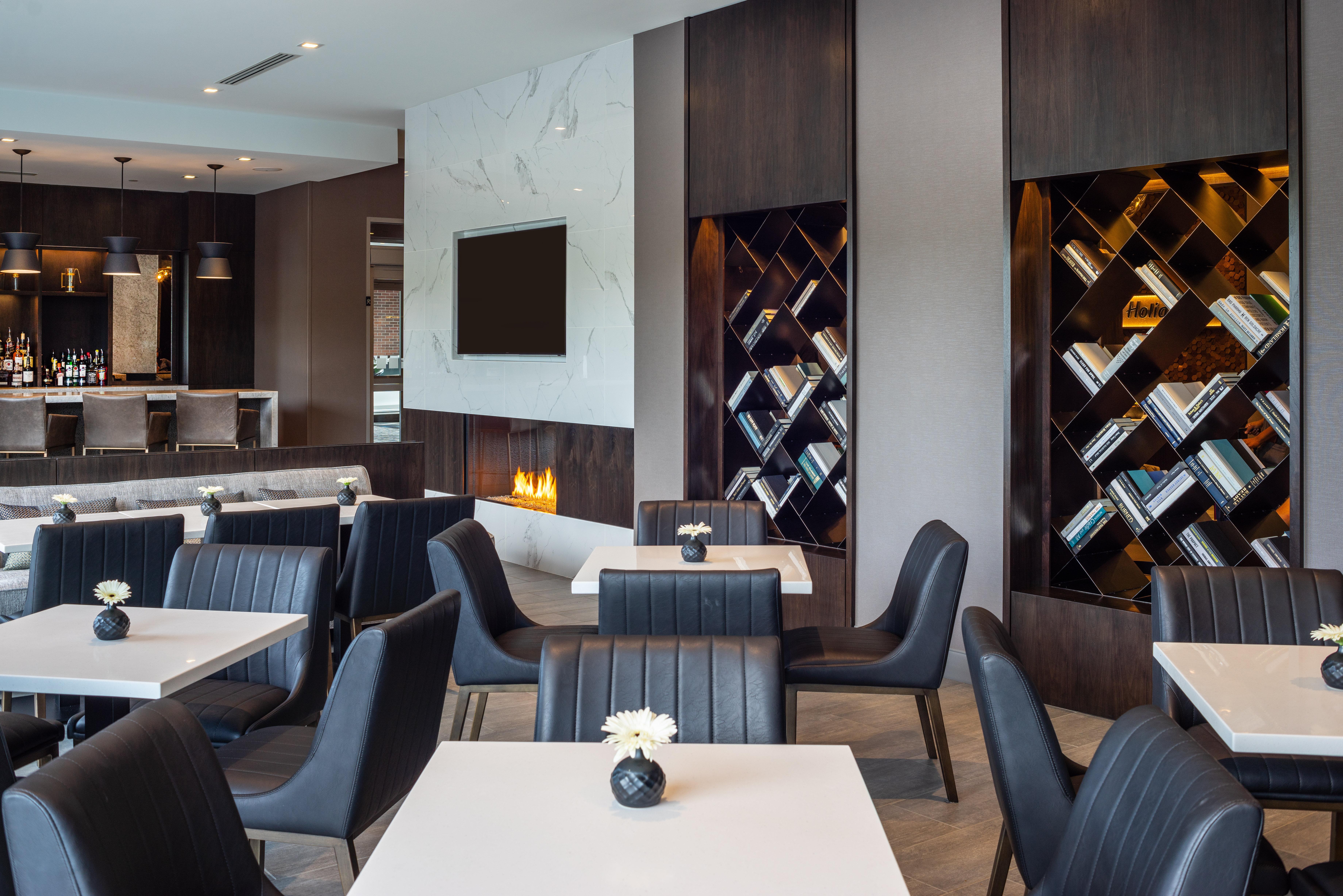 Holiday Inn Boston Logan Airport - Chelsea By Ihg Экстерьер фото