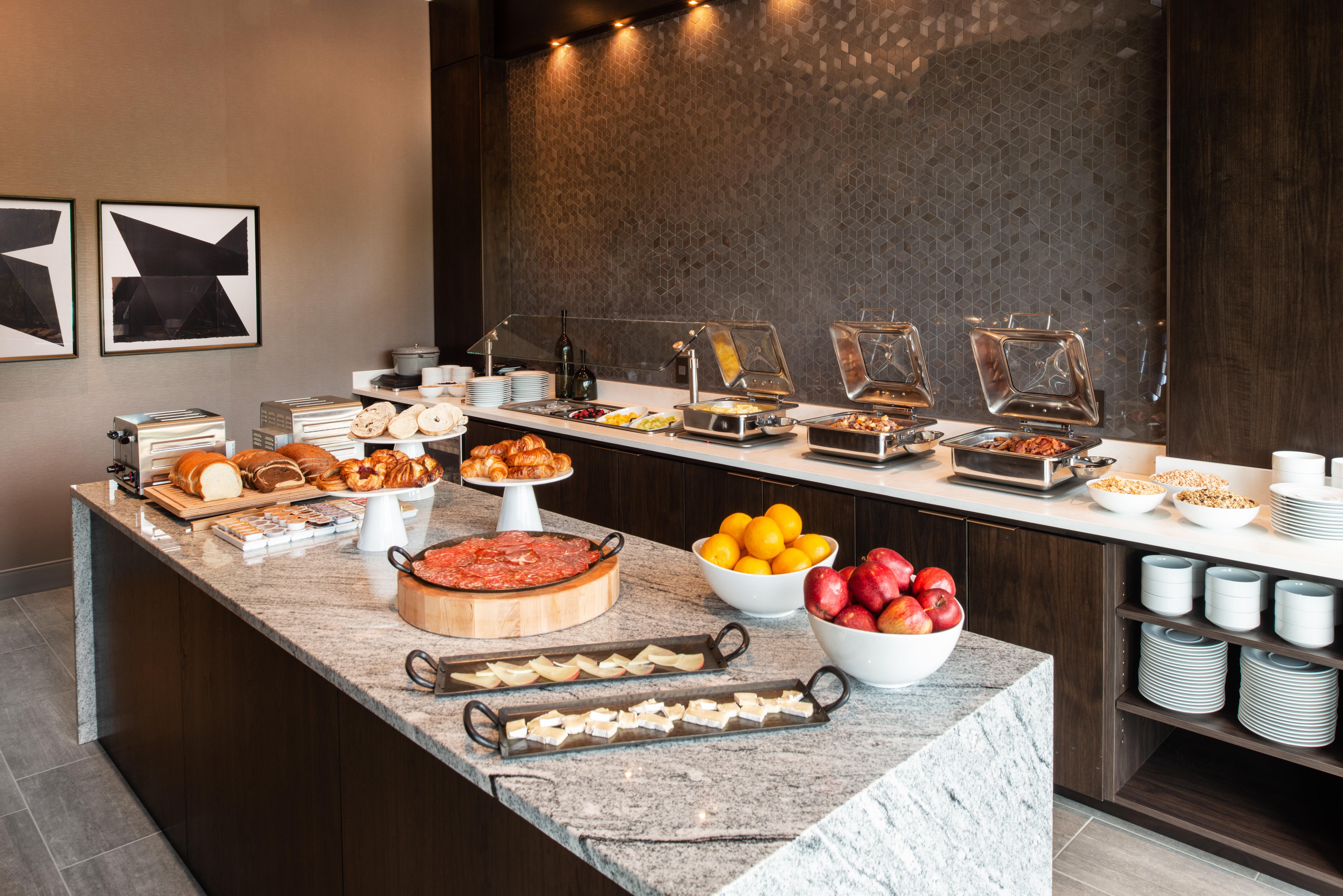 Holiday Inn Boston Logan Airport - Chelsea By Ihg Экстерьер фото